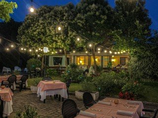 AURORA GIRARROSTO - Cerchi Ristorante e Albergo ***